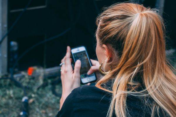 sie schreibt nicht zurück Sexting er ist fremdgegangen Tinder Date flirten im Chat ich denke an meinen Ex