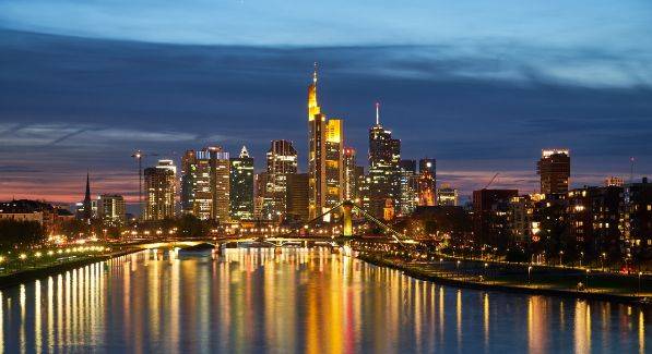 Die besten Ideen zum ersten Date in Frankfurt für das erste Treffen zum Kennenlernen